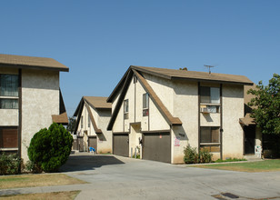 955 5th St in Corona, CA - Building Photo - Building Photo