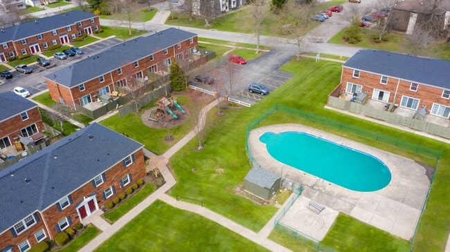 Carriage Hill Erie in Erie, PA - Building Photo - Building Photo