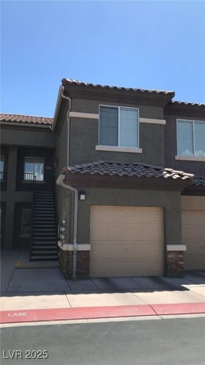 6868 Sky Pointe Dr in Las Vegas, NV - Building Photo