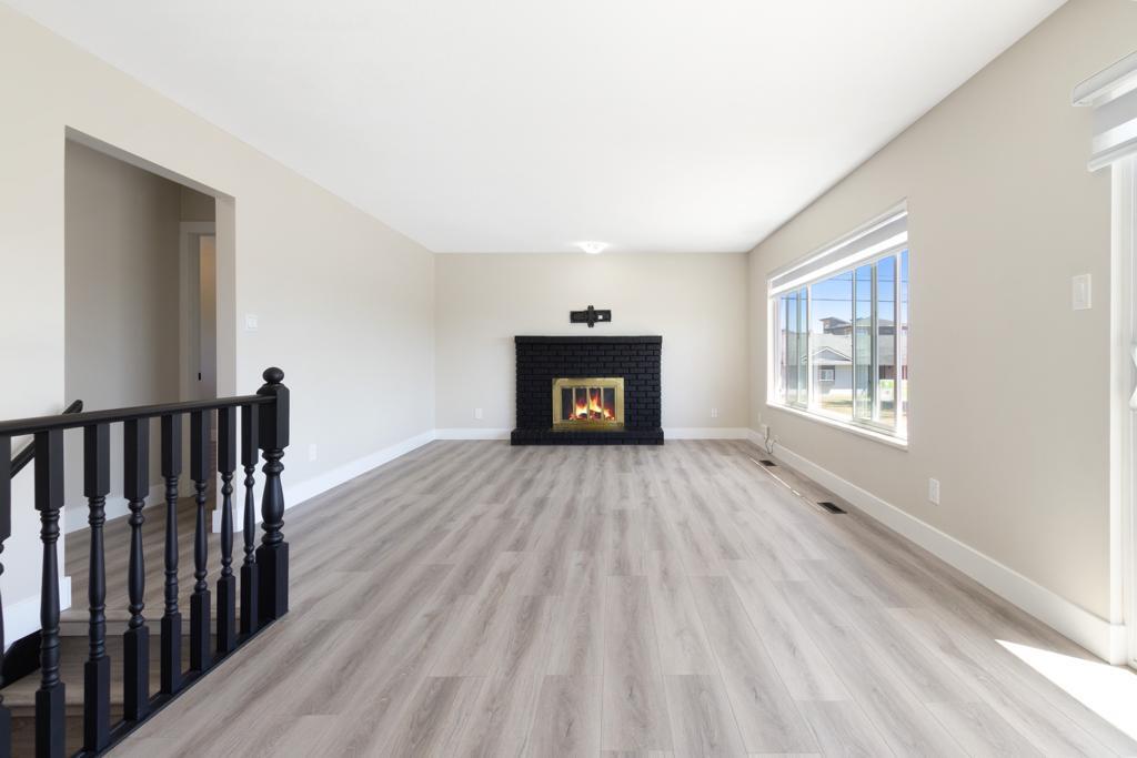 18379-1856B 56b Ave in Surrey, BC - Building Photo