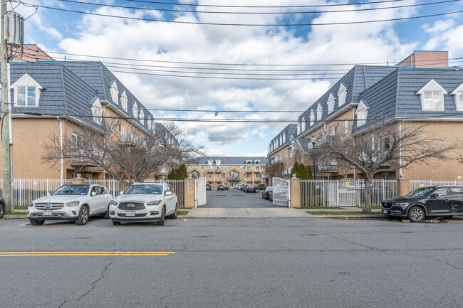 Mill Harbor in Brooklyn, NY - Foto de edificio - Building Photo