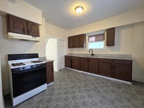 382 North St in Elgin, IL - Building Photo - Building Photo