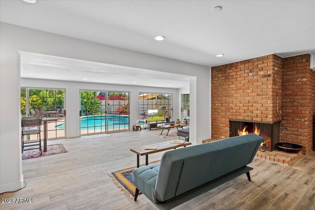 8713 E Orange Blossom Ln in Scottsdale, AZ - Foto de edificio