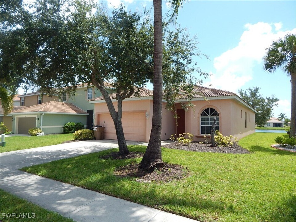 2681 Blue Cypress Lake Ct in Cape Coral, FL - Building Photo