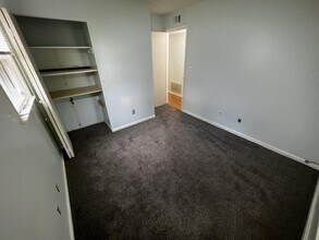 9616 Elm Lake Dr in Louisville, KY - Building Photo - Building Photo