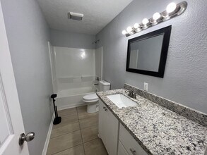 664 W Tram Rd in Vidor, TX - Building Photo - Building Photo