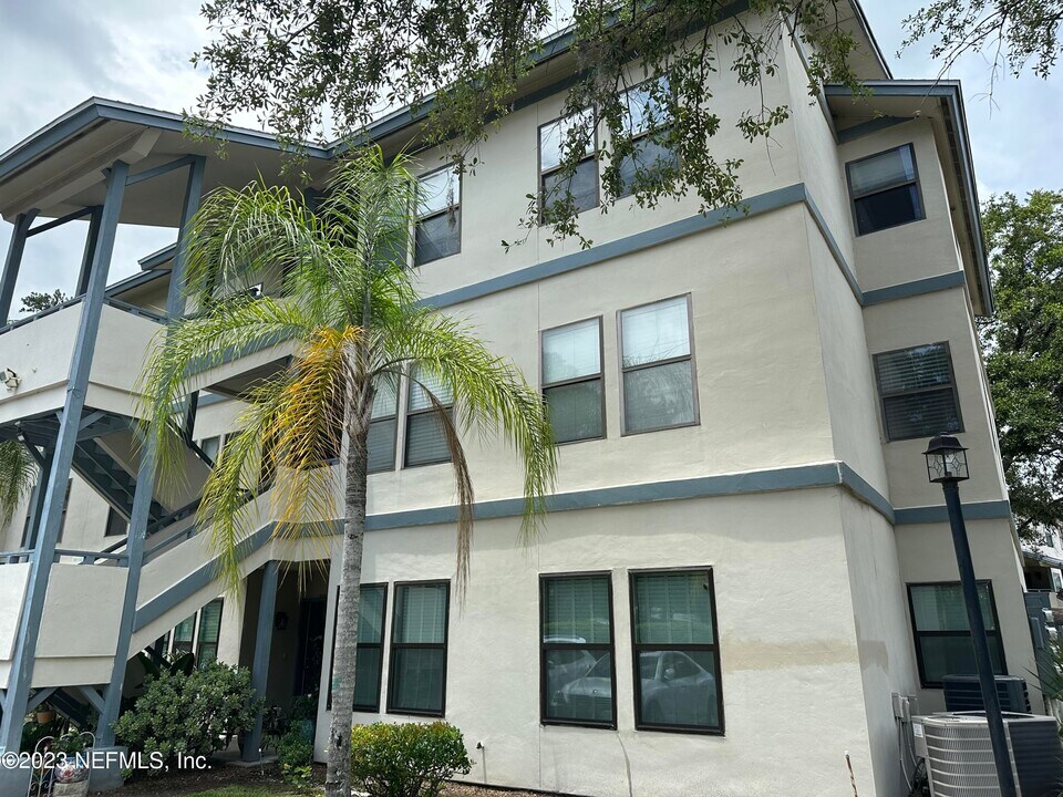 5615 San Juan Ave-Unit -112 in Jacksonville, FL - Building Photo