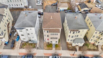 329 Broad St-Unit -2 in New Britain, CT - Foto de edificio - Building Photo