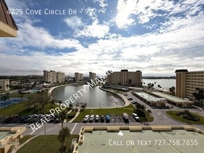 4725 Cove Cir in St. Petersburg, FL - Building Photo - Building Photo