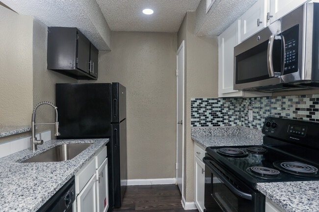 Varsity View in Tyler, TX - Building Photo - Interior Photo