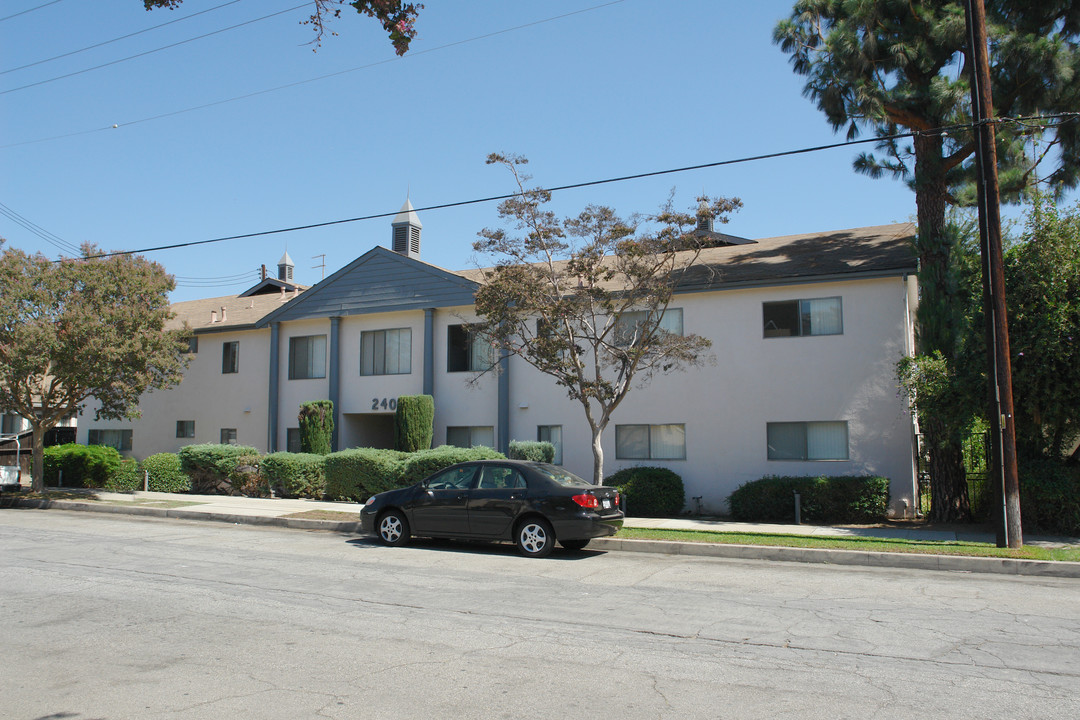 240 S Pine St in San Gabriel, CA - Foto de edificio