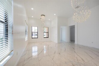 8513 NW 41 St in Pembroke Pines, FL - Building Photo - Building Photo