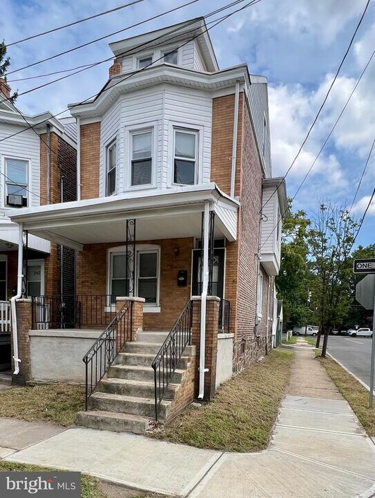 244 Cleveland Ave in Trenton, NJ - Building Photo