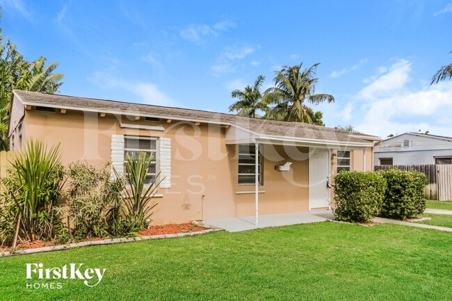 3025 Robert Rd in West Palm Beach, FL - Building Photo - Building Photo