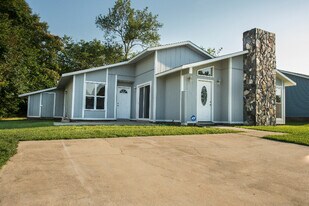 7117 Tollhouse Dr in Fayetteville, NC - Building Photo