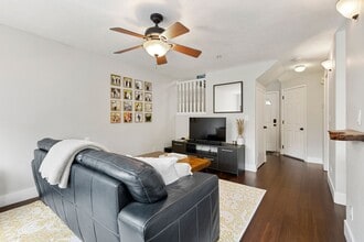 8945 N Calvert Ave in Portland, OR - Building Photo - Building Photo