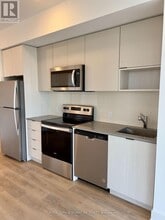 202 Burnhamthorpe Rd E in Mississauga, ON - Building Photo - Building Photo