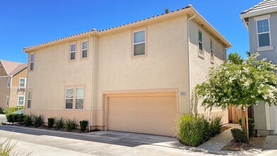 3936 Purple Finch Ln in Modesto, CA - Building Photo - Building Photo