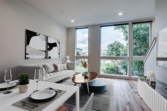 2128 Ashby St in Dallas, TX - Foto de edificio - Building Photo