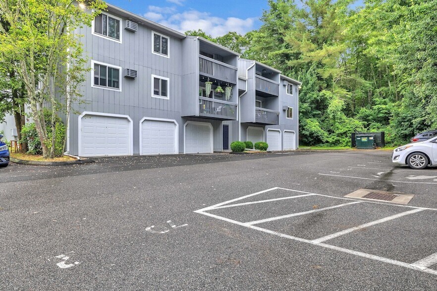 72 Buddington Rd in Groton, CT - Foto de edificio