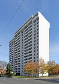 Queen Elizabeth Tower in Hamilton, ON - Building Photo - Building Photo