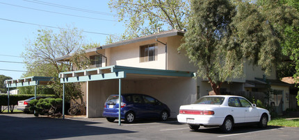 Crescent Villa in Davis, CA - Building Photo - Building Photo