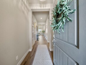 2522 Amur Ave in Manteca, CA - Foto de edificio - Building Photo