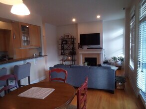 3755 N Racine Ave, Unit 2C in Chicago, IL - Foto de edificio - Building Photo