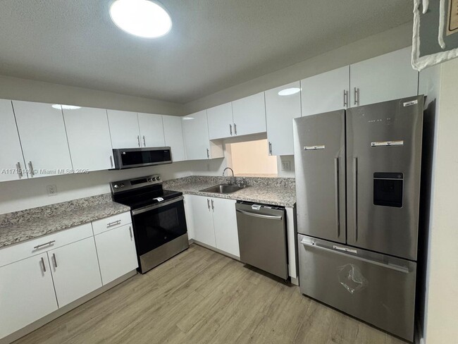 1810 N Lauderdale Ave, Unit 2109 in North Lauderdale, FL - Building Photo - Building Photo