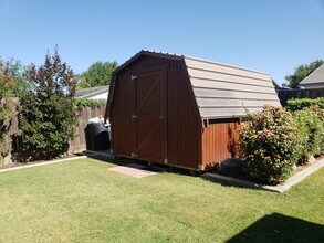 699 Woodridge Ct in Lemoore, CA - Building Photo - Building Photo