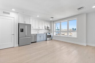 305 Border St, Unit #301 in Boston, MA - Building Photo - Building Photo