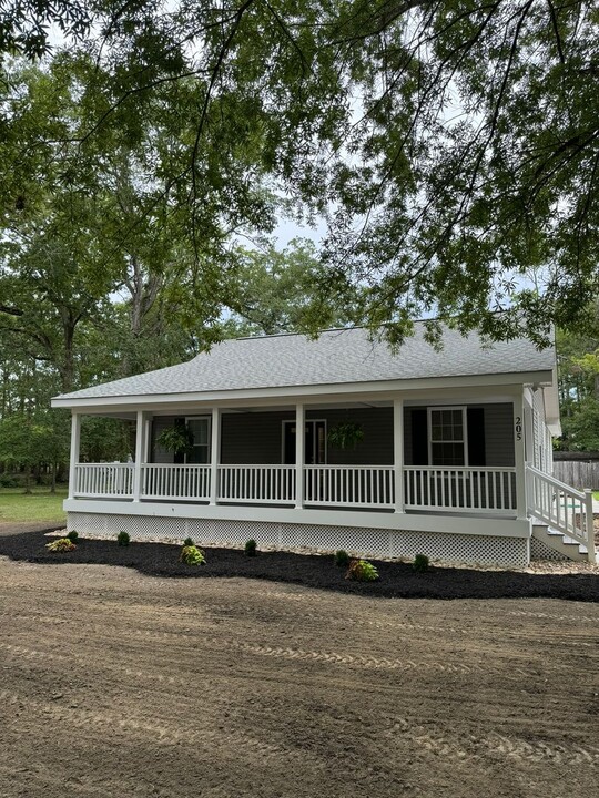 205 Neck-O-Land Rd in Williamsburg, VA - Building Photo