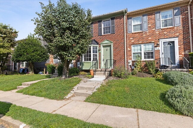 property at 916 Pentwood Ct