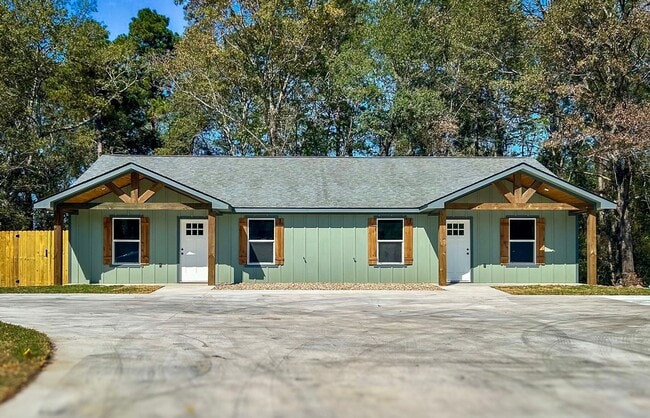 6328 Ted Trout Dr in Lufkin, TX - Foto de edificio - Building Photo