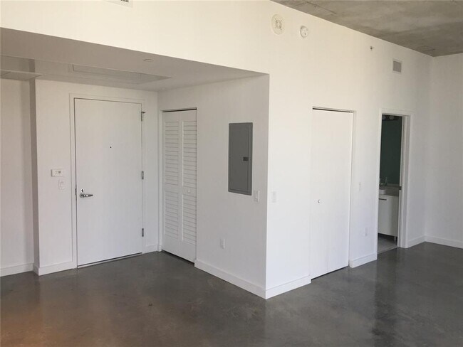 151 SE 1st St, Unit 2904 in Miami, FL - Building Photo - Building Photo