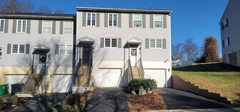 10 Woodfield Dr in Claymont, DE - Building Photo