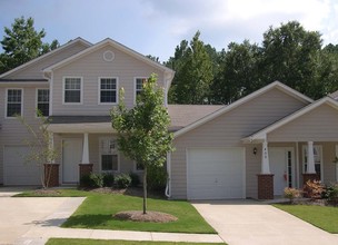 Overby Park in Newnan, GA - Foto de edificio - Building Photo