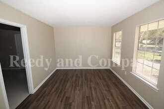 3230 Sweet Springs Dr in Memphis, TN - Building Photo - Building Photo