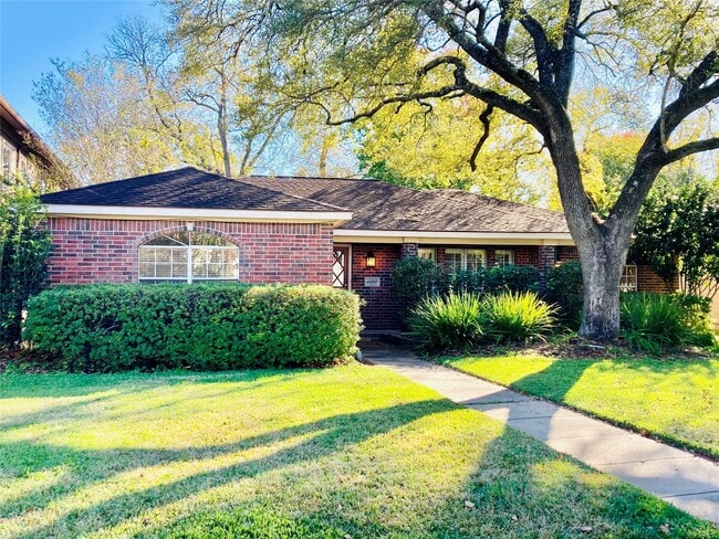 property at 4907 Elm St