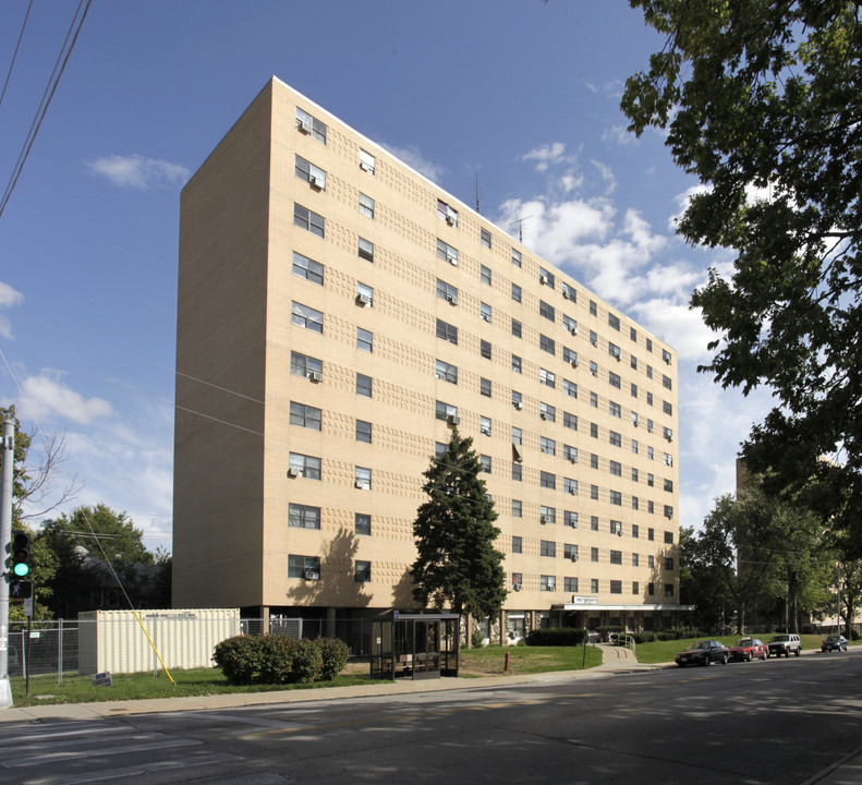 Park North & Park South Towers in Omaha, NE - Building Photo