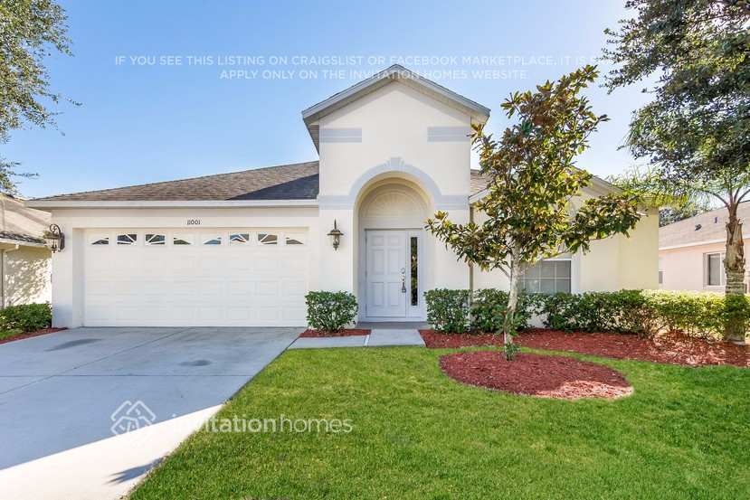 11001 Whitecap Dr in Riverview, FL - Building Photo