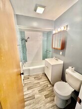 1002 W Carroll St, Unit 1 in Macomb, IL - Foto de edificio - Building Photo
