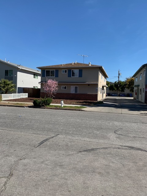 1638 Queen Charlotte Dr in Sunnyvale, CA - Building Photo