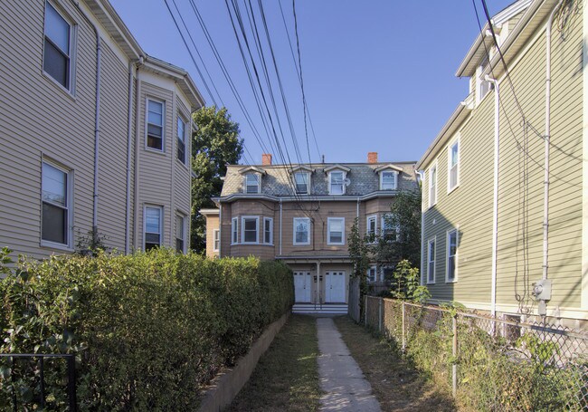 77 Bonair St in Somerville, MA - Building Photo - Building Photo