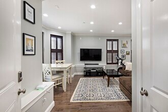 46 W Eagle St in Boston, MA - Building Photo - Building Photo