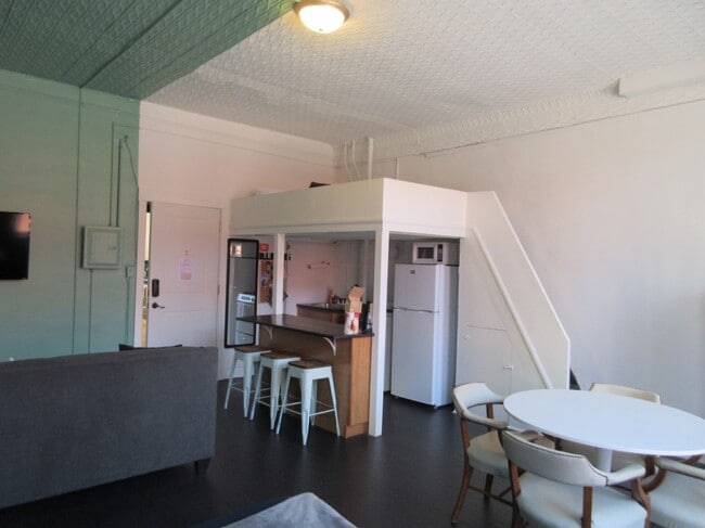 245 W North Ave, Unit 109