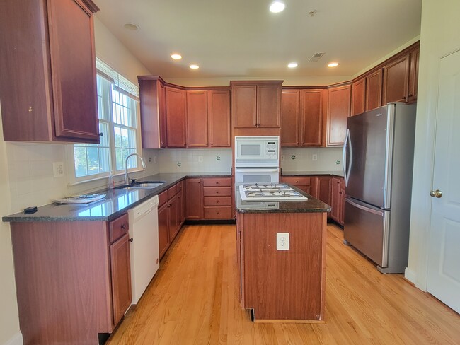 18403 Polynesian Ln in Germantown, MD - Building Photo - Building Photo