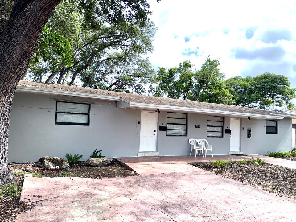 6144 SW 30th St, Unit E in Miramar, FL - Building Photo