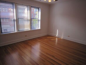 1478 W Byron St, Unit 3907-2 in Chicago, IL - Building Photo - Building Photo