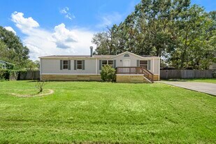 16482 Pisces Rd in Conroe, TX - Building Photo